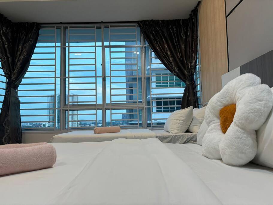 Mount Austin #Akademik Suite Modern Style 1-3Pax