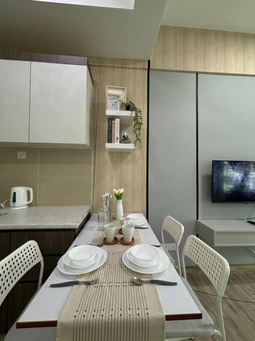 Mount Austin #Akademik Suite Modern Style 1-3Pax