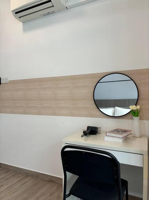 Mount Austin #Akademik Suite Modern Style 1-3Pax