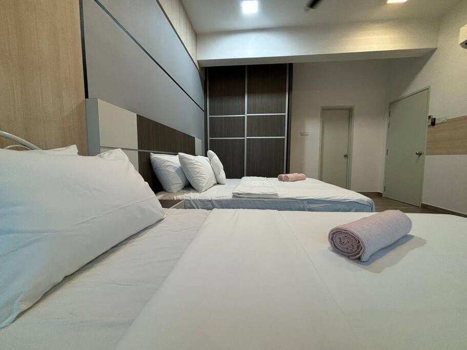 Mount Austin #Akademik Suite Modern Style 1-3Pax