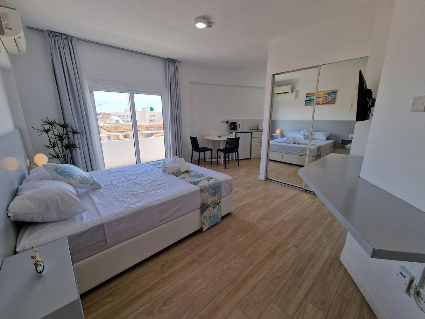 Kitieos Central Apts 100m from Finikoudes Beach