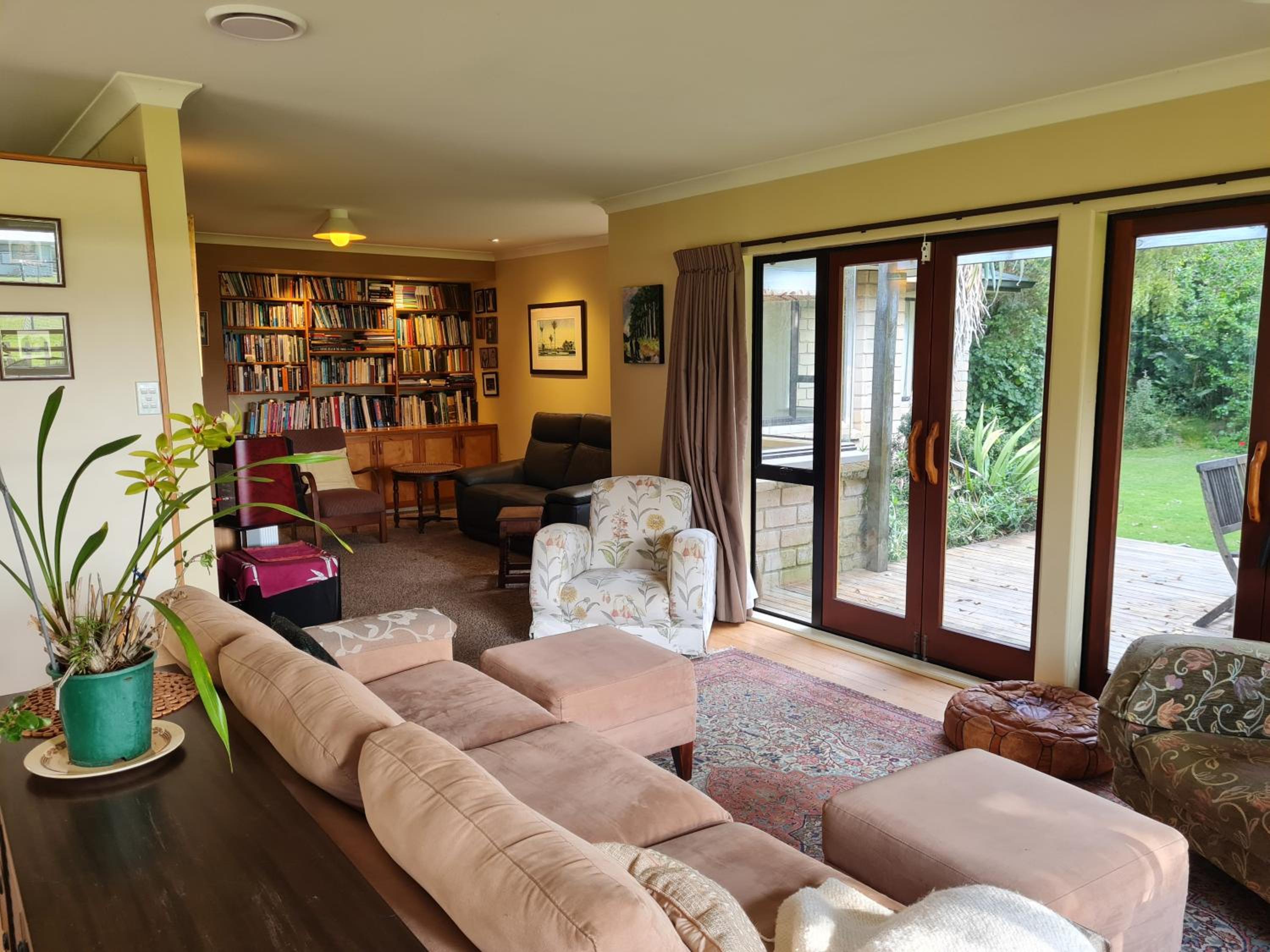 Surf and Sun Retreat - Mt Maunganui Holiday Home view 5