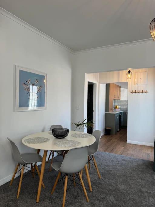 Central Hutt 2 Bedroom Gem view 2