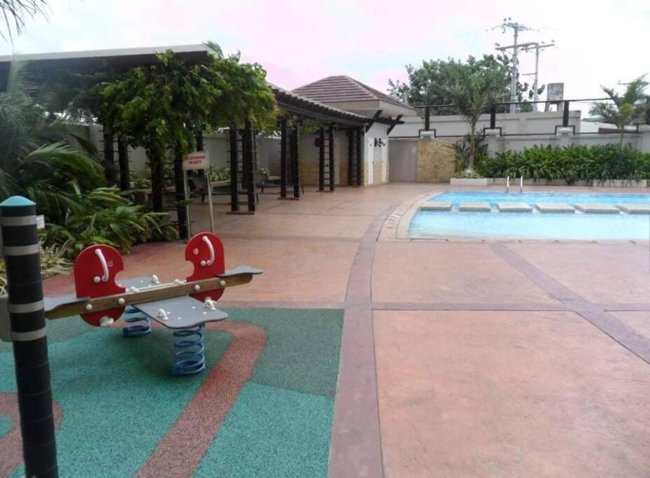Persimmon Studios Tower 3 with pool view 4