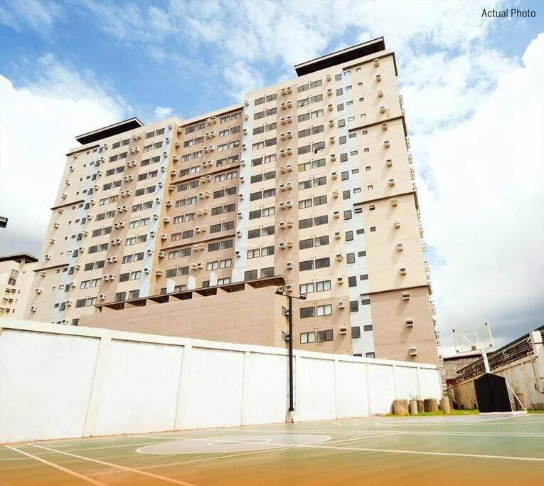 Persimmon Studios Tower 3 with pool view 5