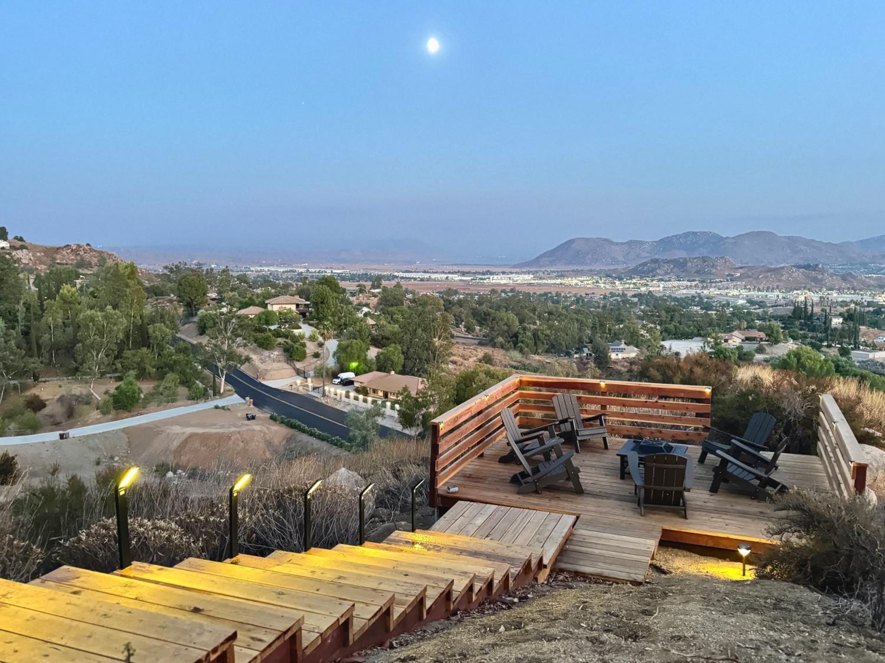 Hilltop Escape With Stunning Panoramic Views
