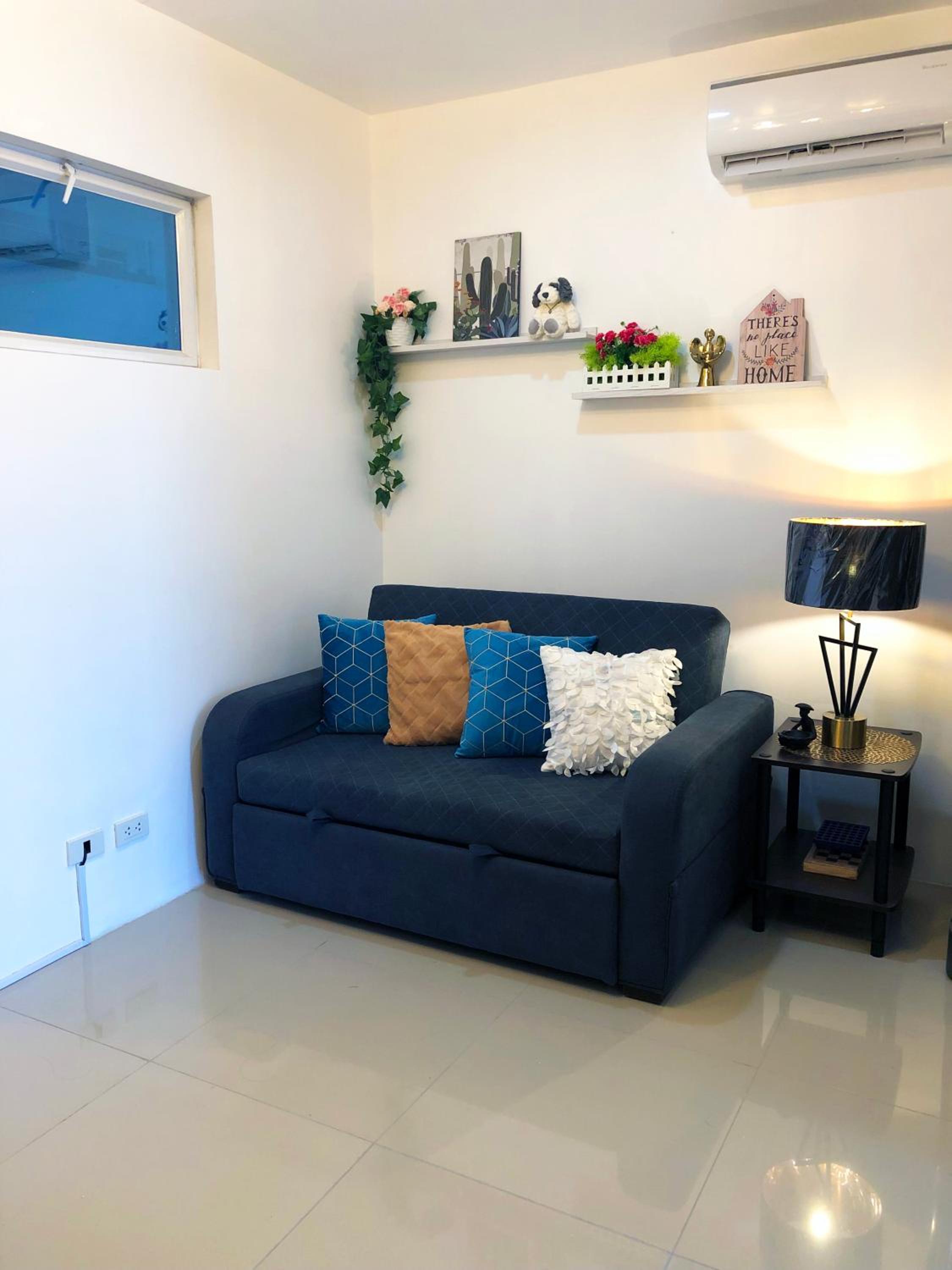 Modern 1BR with Balcony & Pool, Next to SM Mall view 2