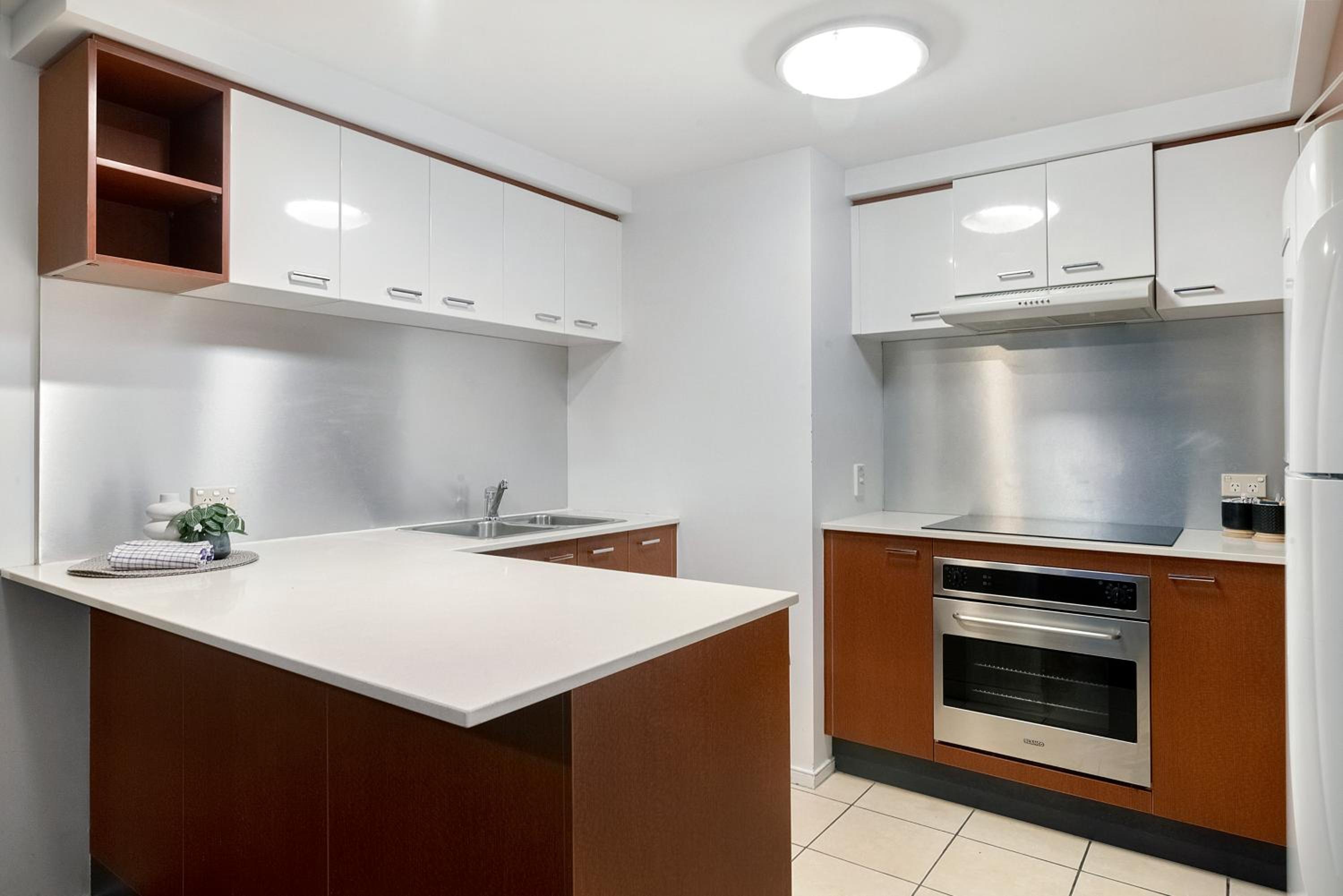 Chevron Renaissance Apartments - Hosted by Wow Stay