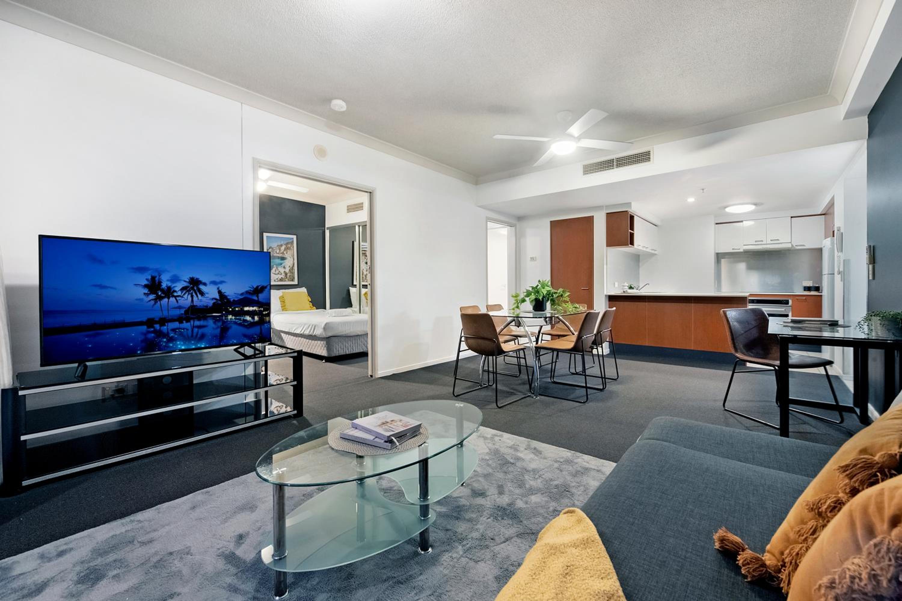 Chevron Renaissance Apartments - Hosted by Wow Stay