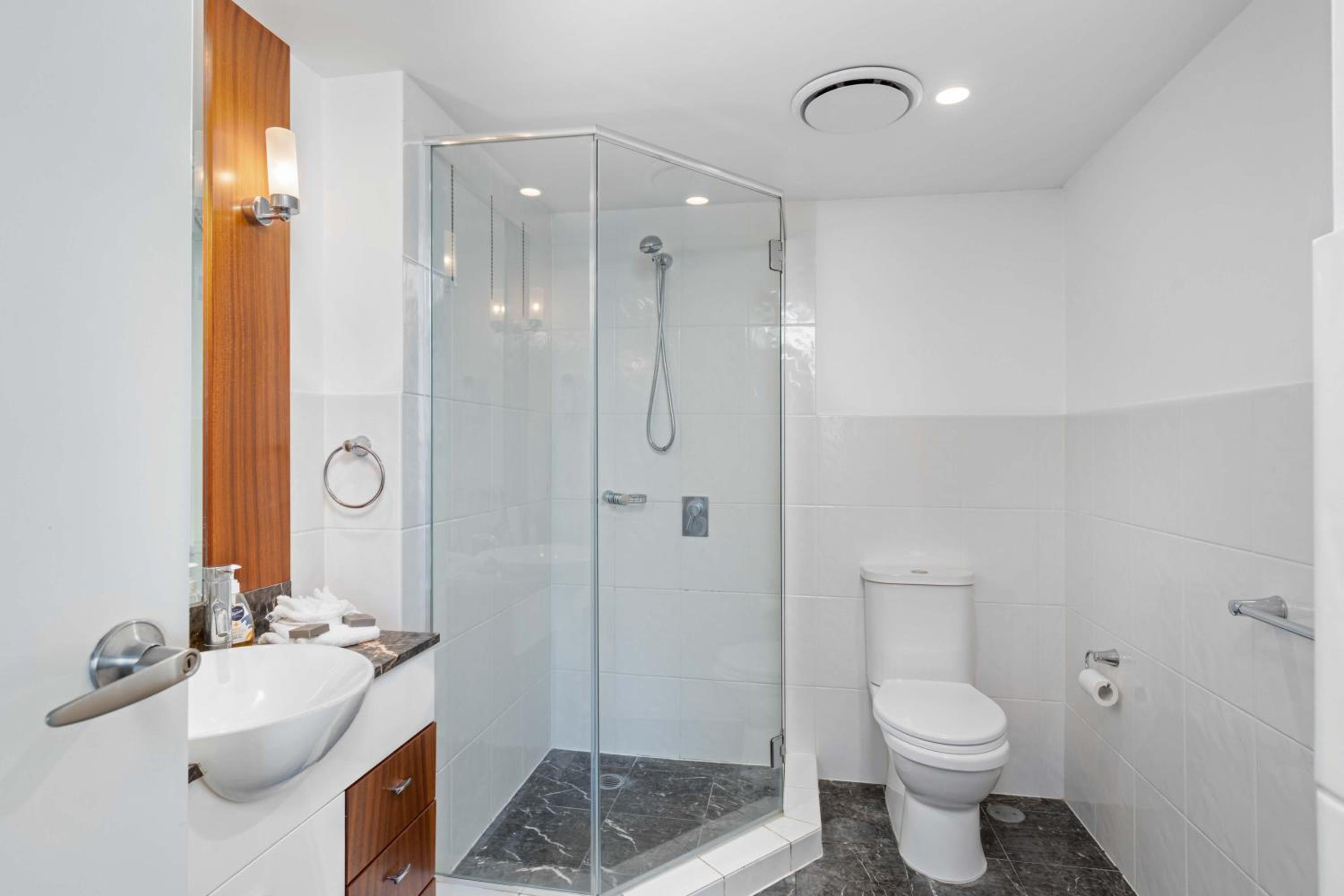 Chevron Renaissance Apartments - Hosted by Wow Stay