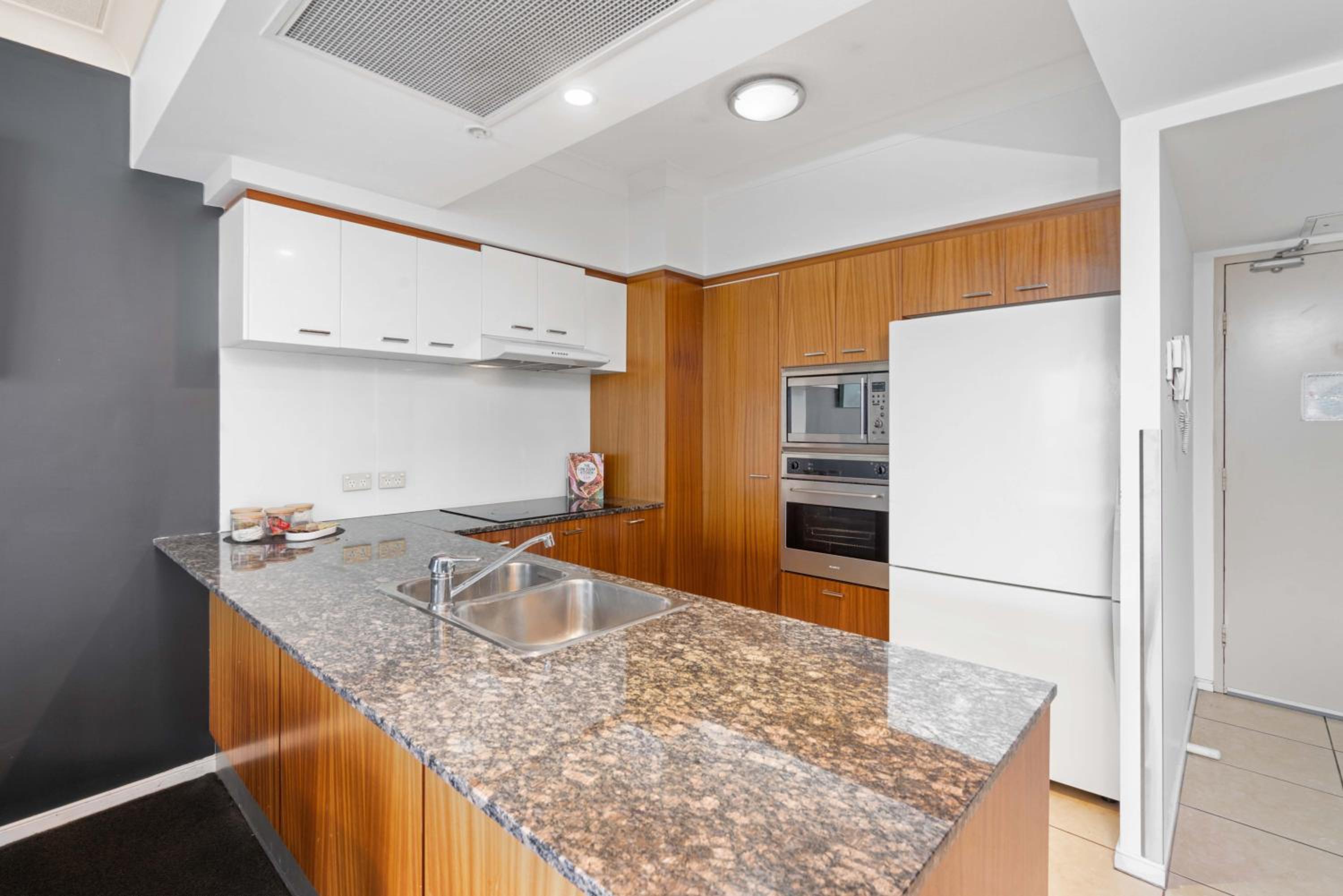 Chevron Renaissance Apartments - Hosted by Wow Stay