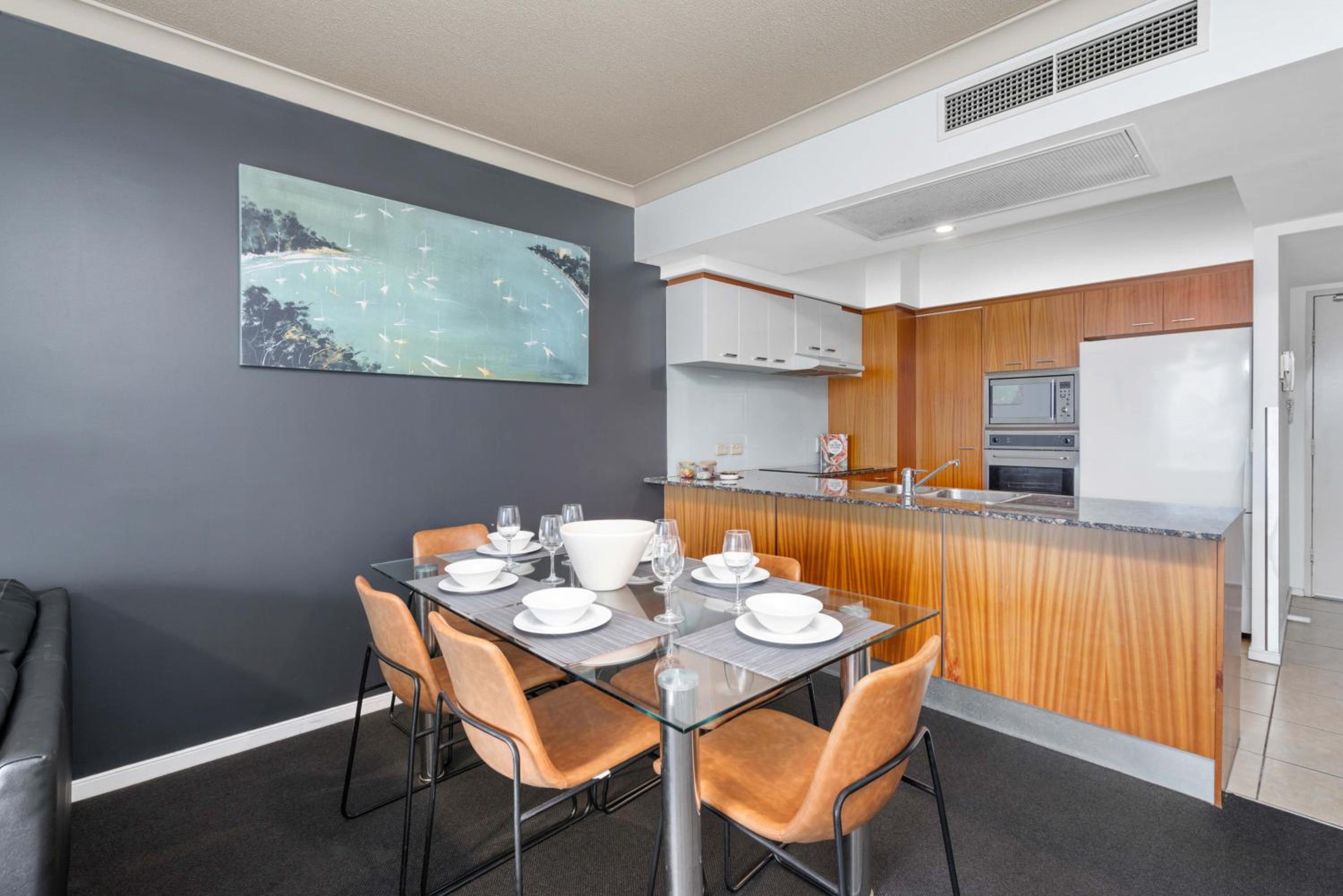 Chevron Renaissance Apartments - Hosted by Wow Stay
