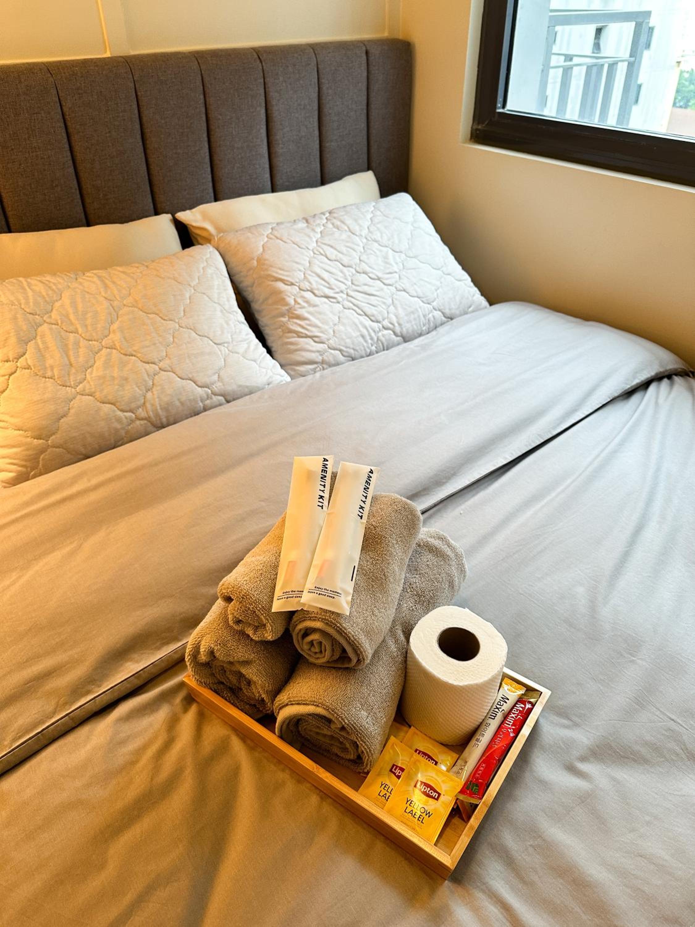 Cozy and Aesthetic Condo at Shore 3 in MOA, Pasay view 3