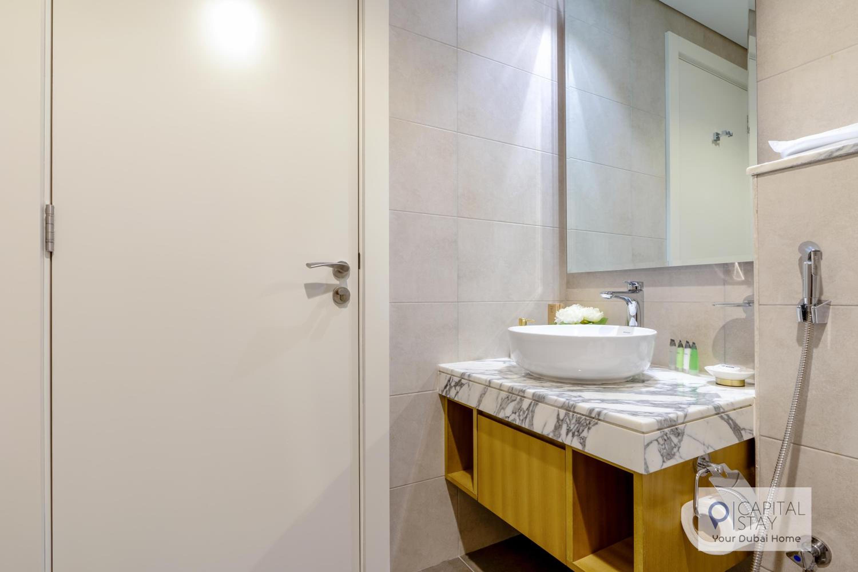 Capital Stay - 2 Bed Apt in Business Bay Dubai