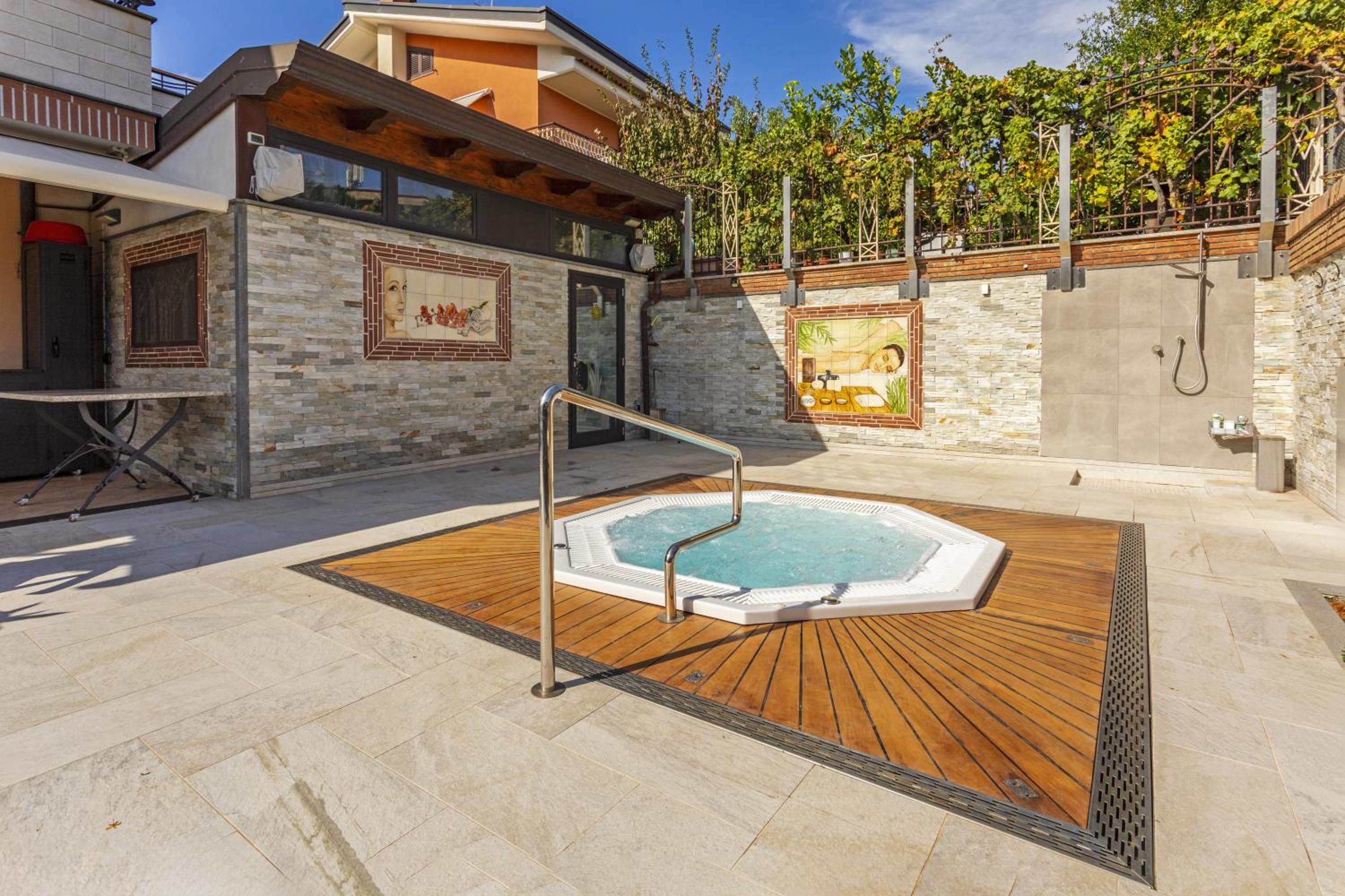 The Amphora Lodging view 4