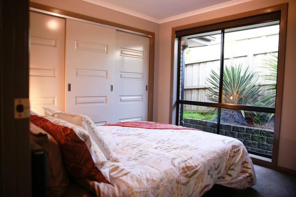 Charming modern well decor house Kingston, Hobart