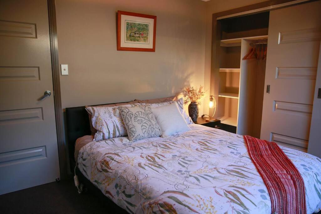 Charming modern well decor house Kingston, Hobart