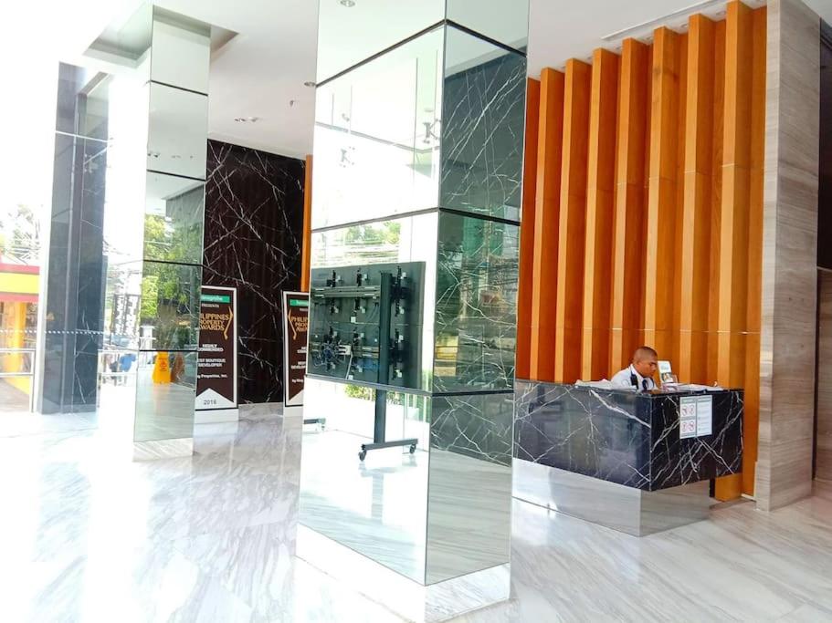 16G Walking distance to Ayala and IT Park with WIFI view 4