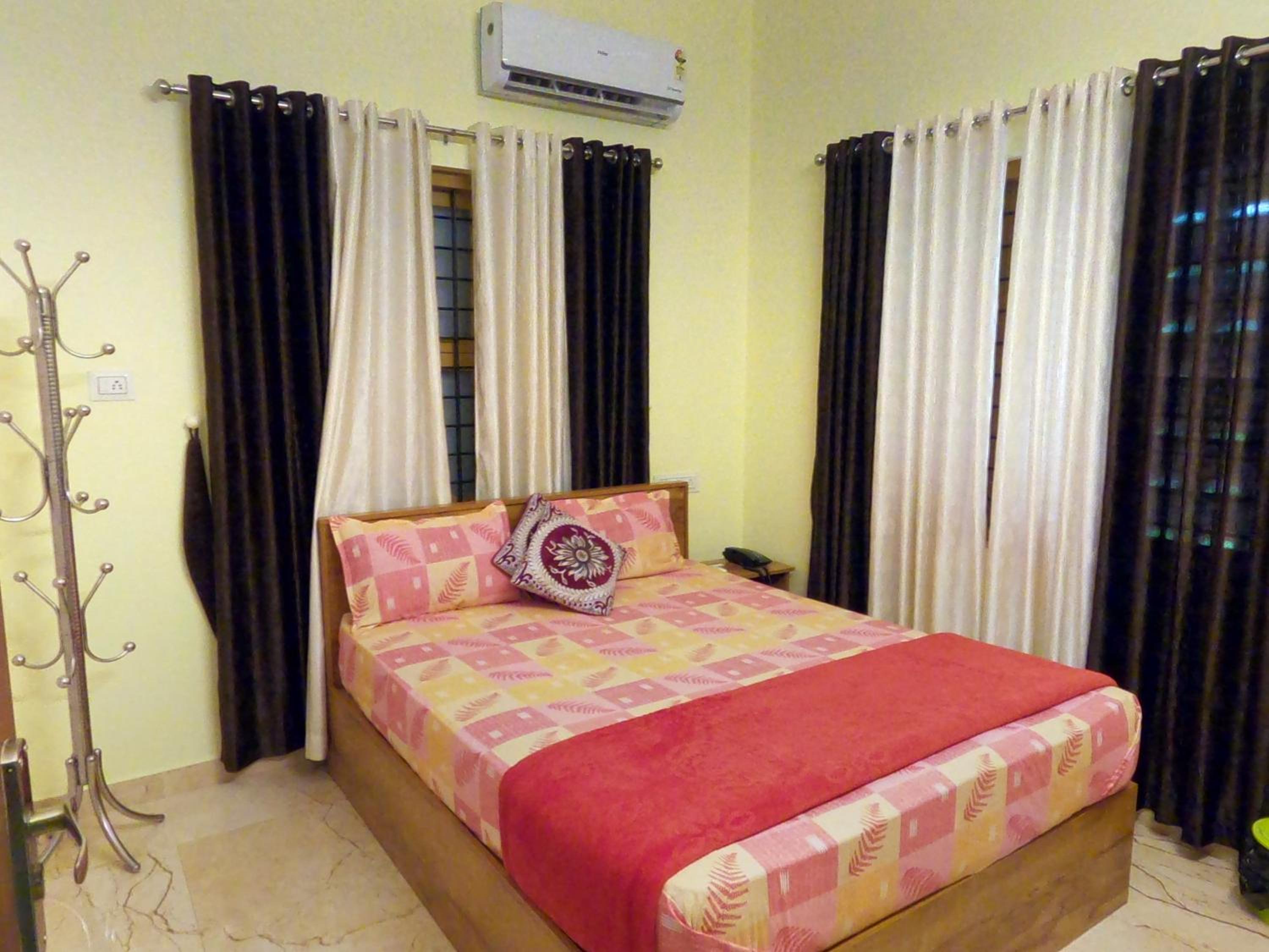Clive Ten Resorts Athirappilly,10 minutes drive from Athirappilly waterfall