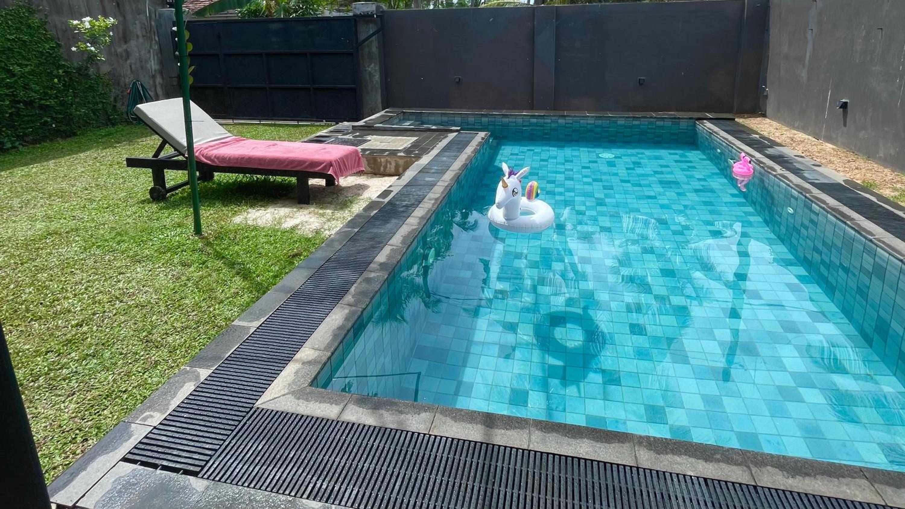 Negombo Morawala Beach Villa