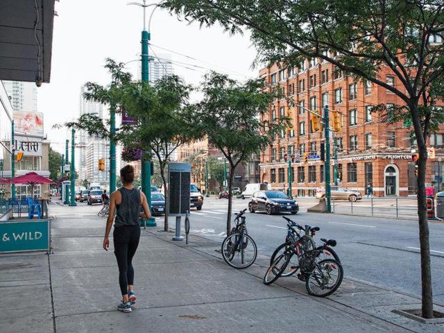 Spacious Corner Apartment Downtown Toronto