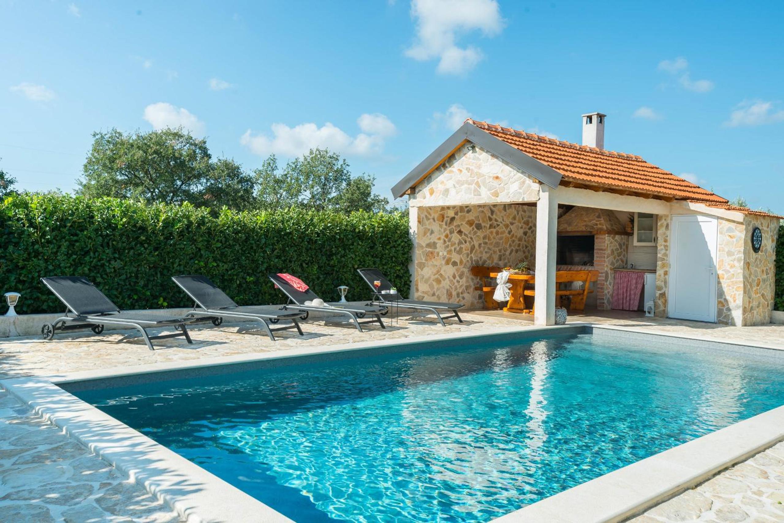 Holiday home Antonia with pool view 3