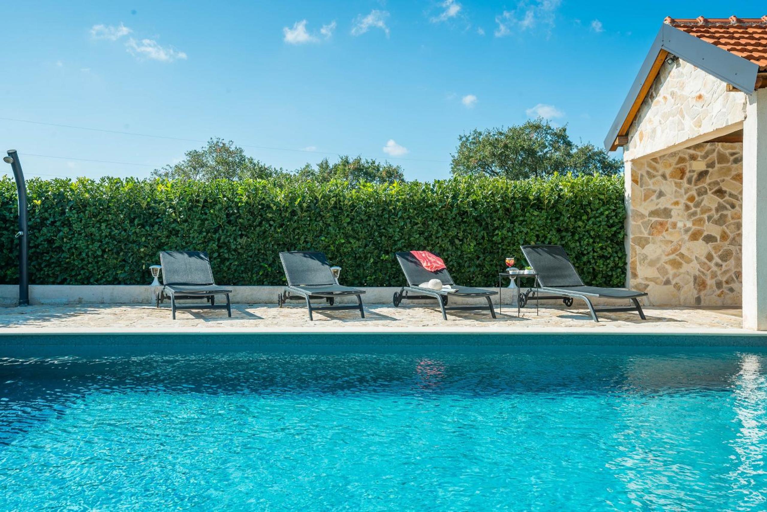 Holiday home Antonia with pool view 4