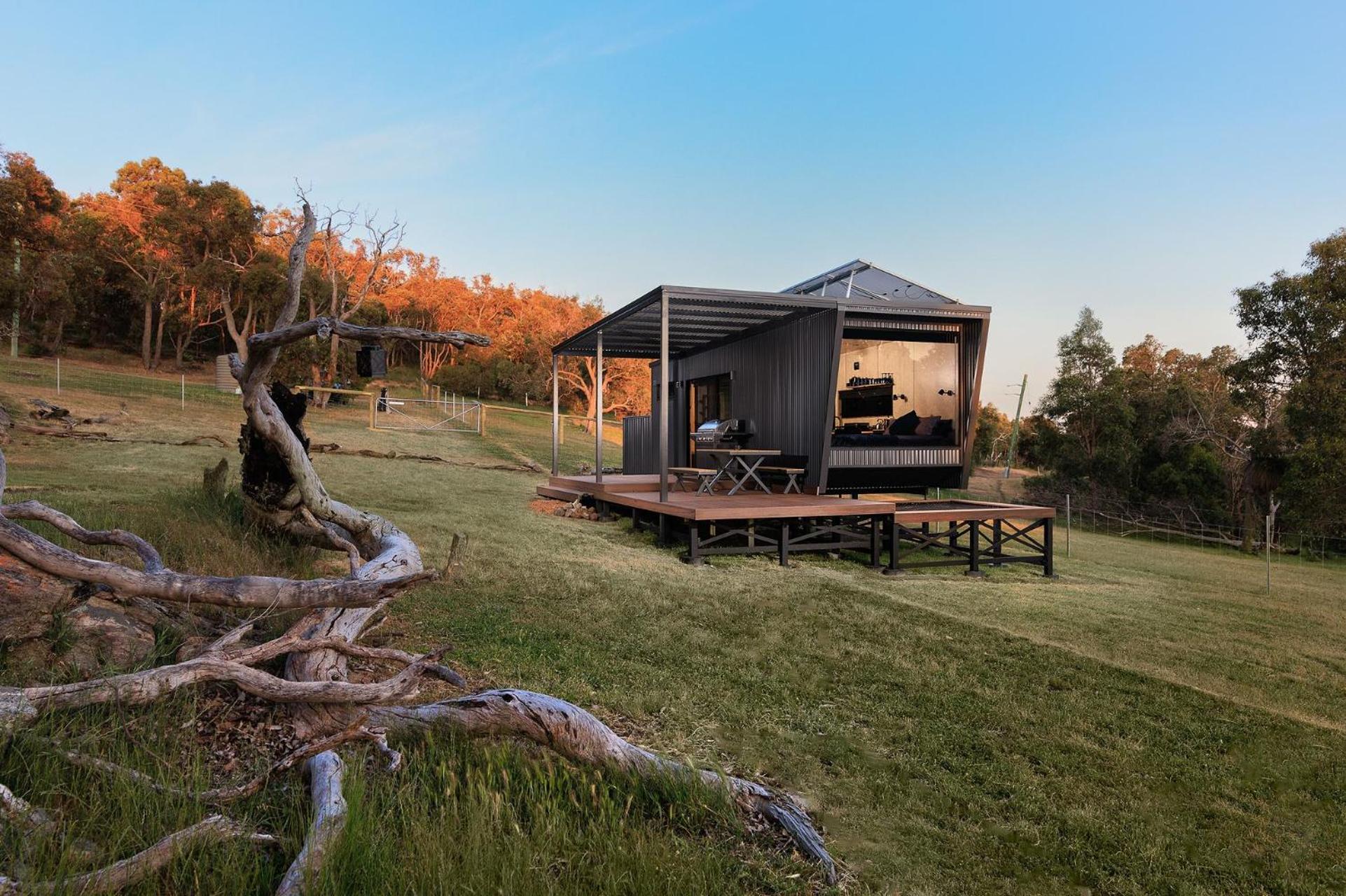 Sam the Tiny Cabin in Serpentine