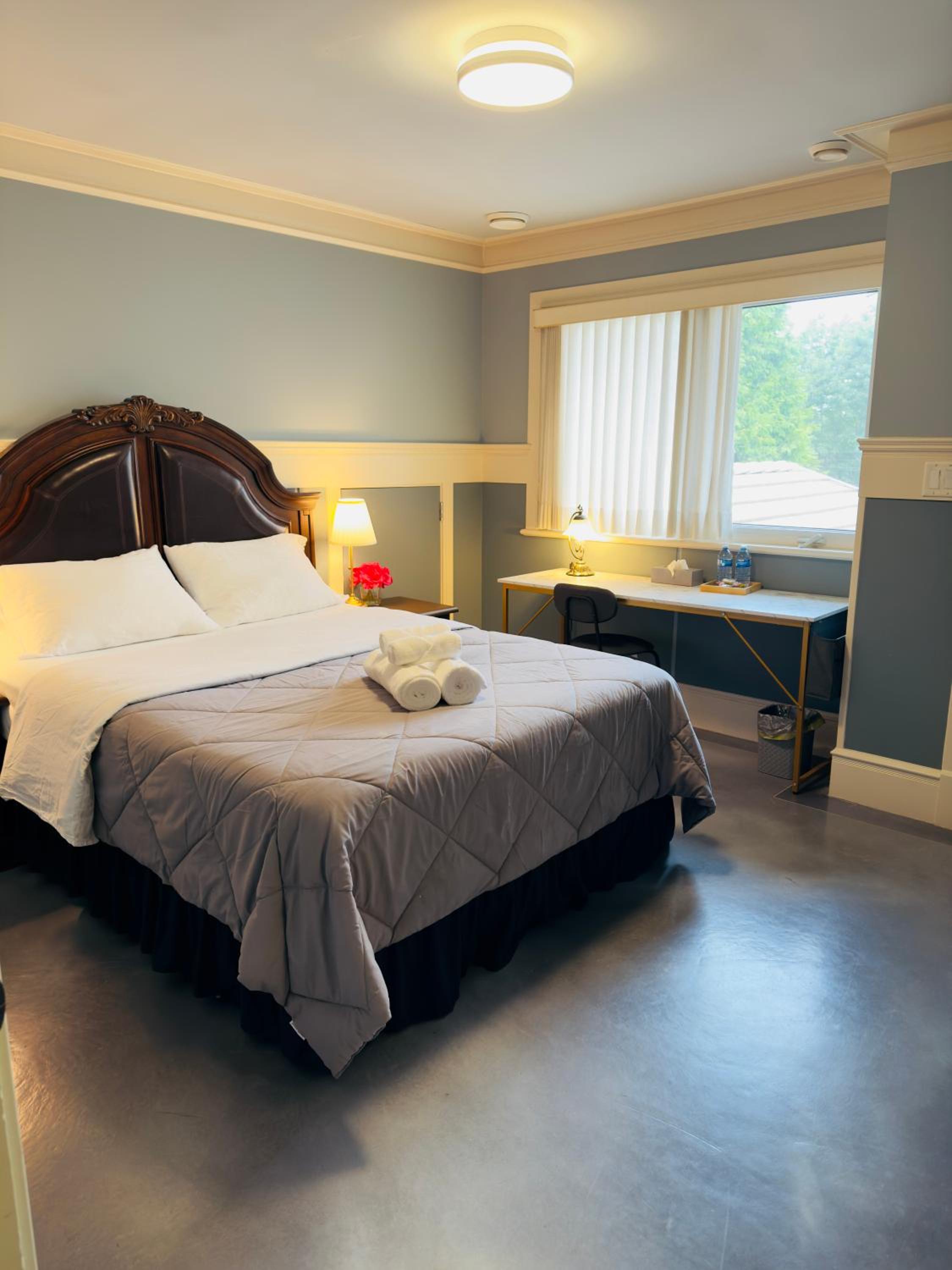 Unitrip Queen bed Room 2