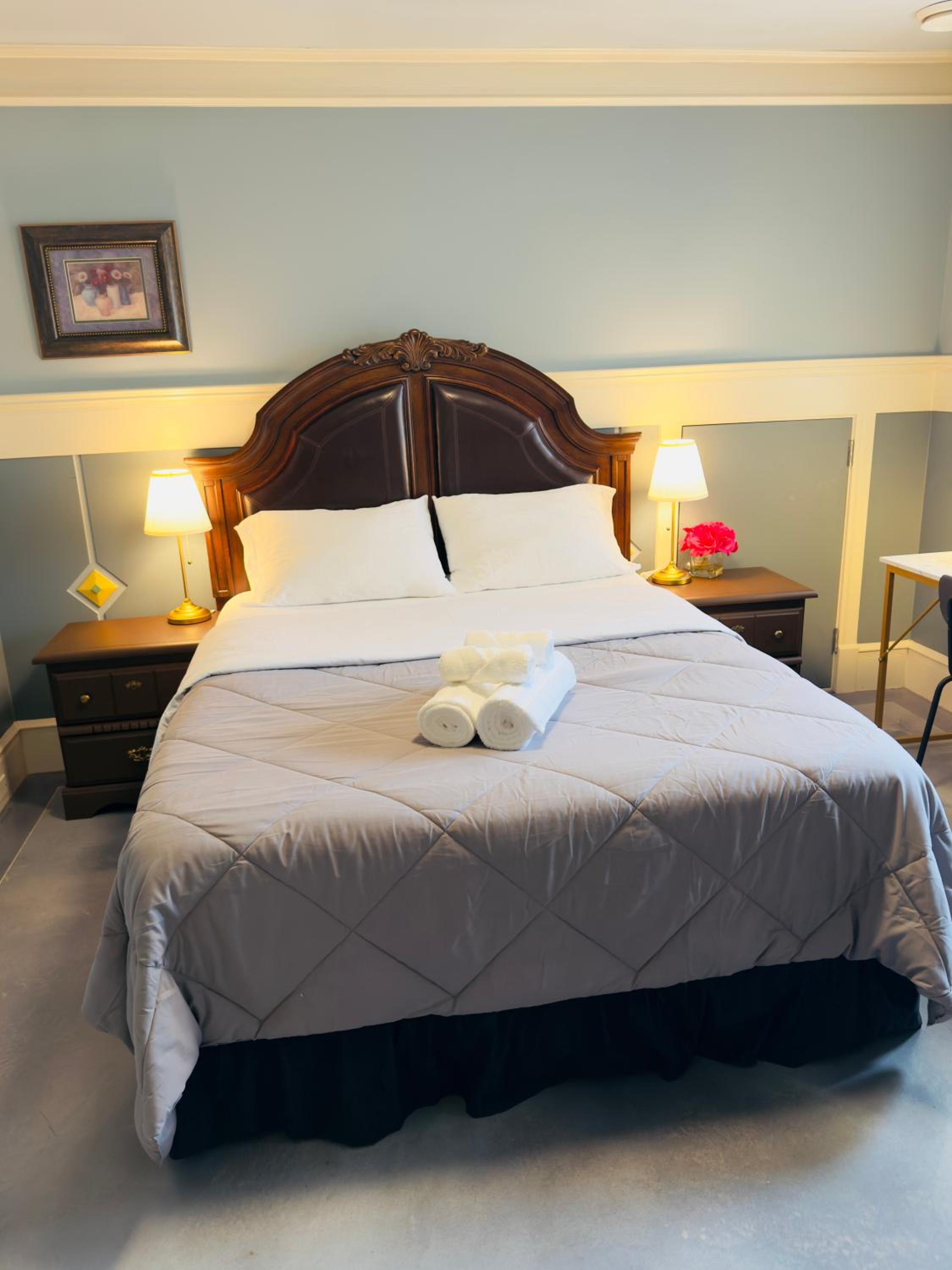 Unitrip Queen bed Room 2