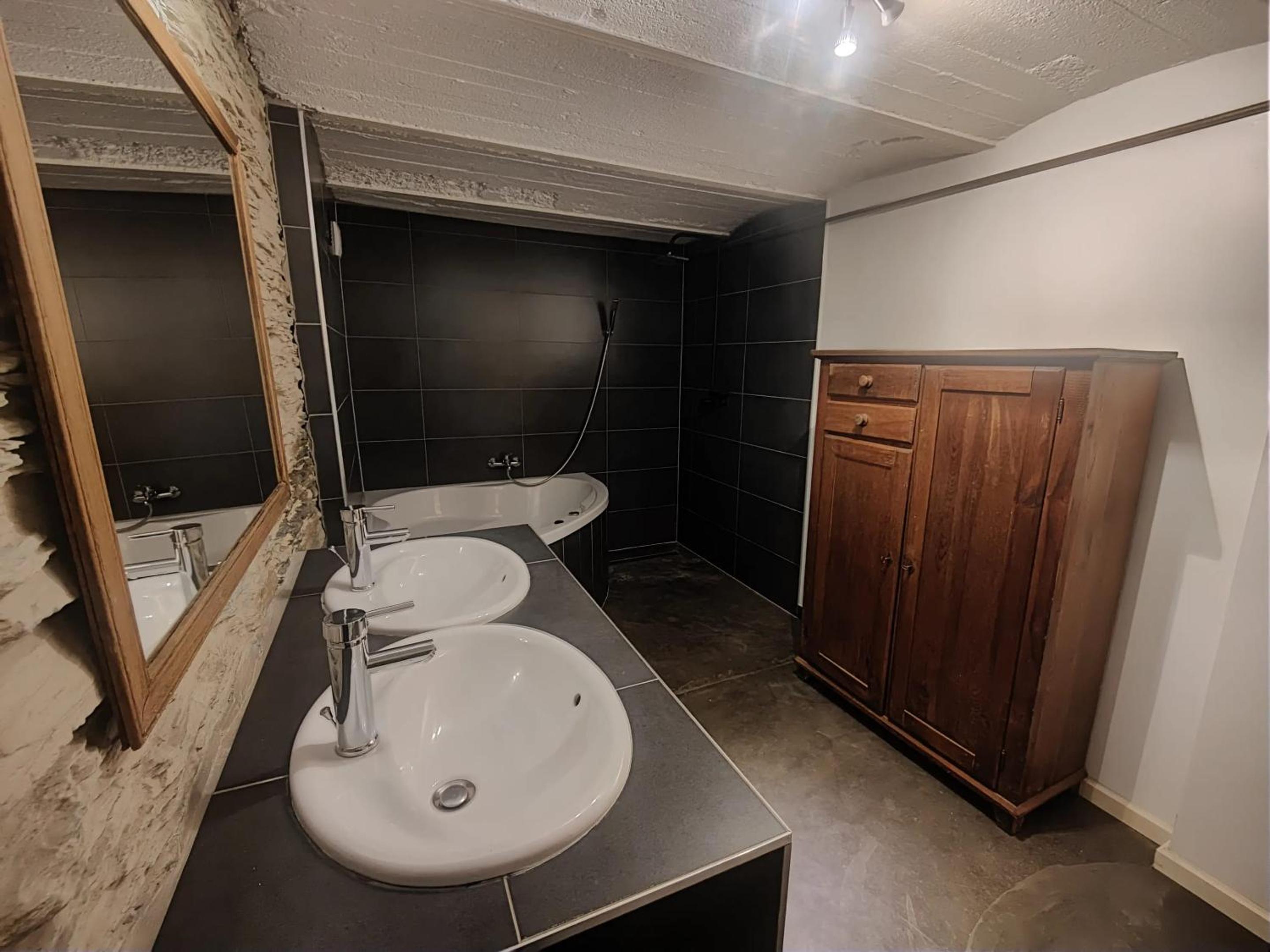 House with jacuzzi in Menufontaine, 180 m² for 8 people.