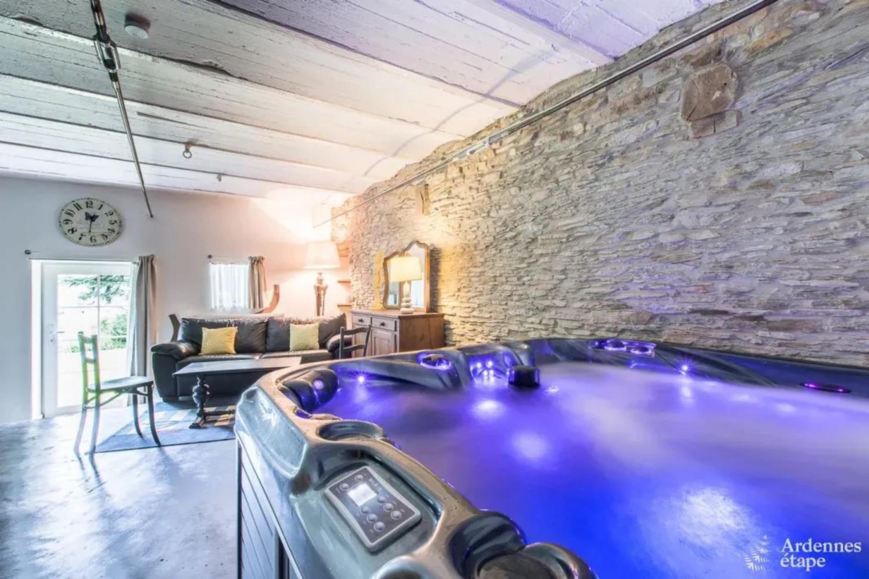 House with jacuzzi in Menufontaine, 180 m² for 8 people.