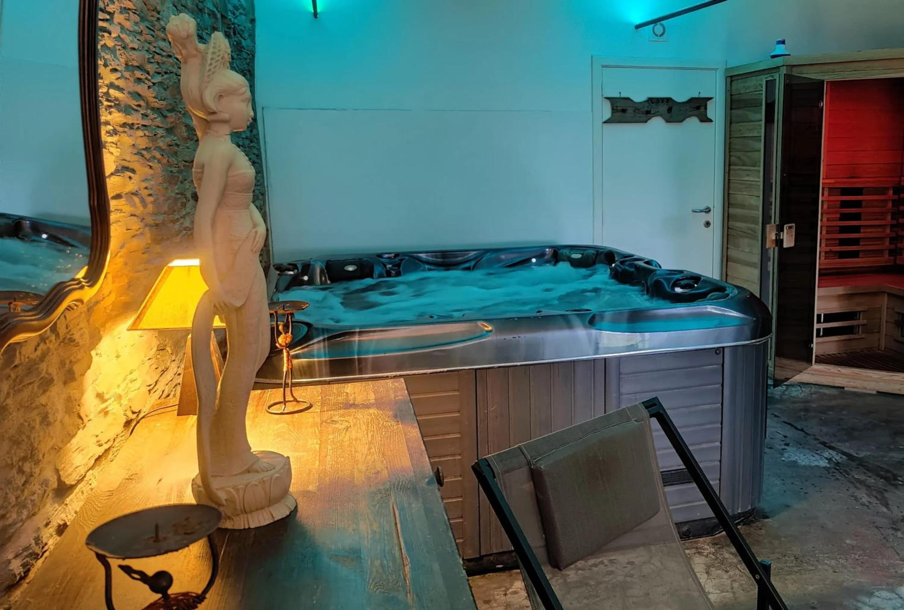 House with jacuzzi in Menufontaine, 180 m² for 8 people.