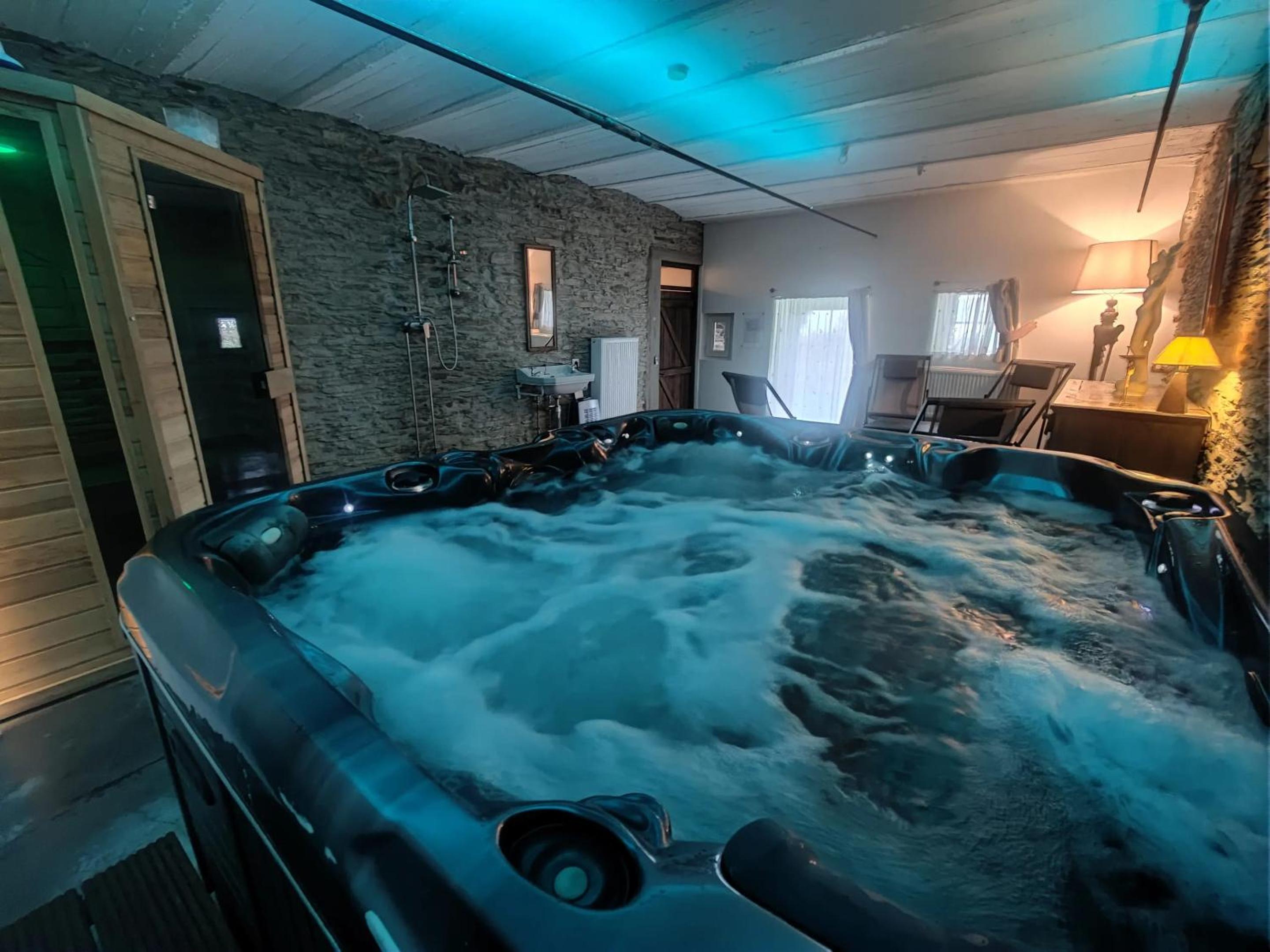 House with jacuzzi in Menufontaine, 180 m² for 8 people.