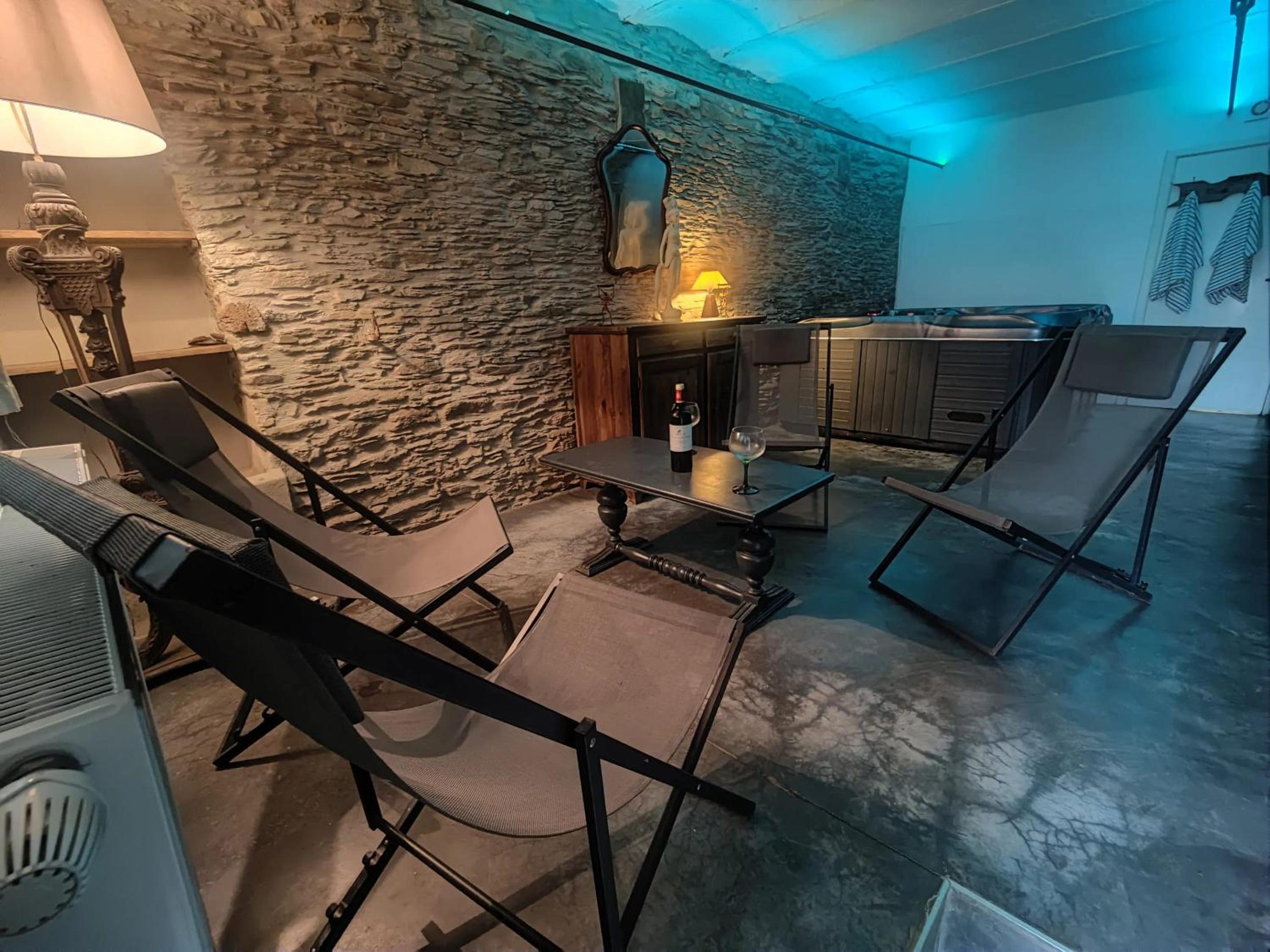 House with jacuzzi in Menufontaine, 180 m² for 8 people.