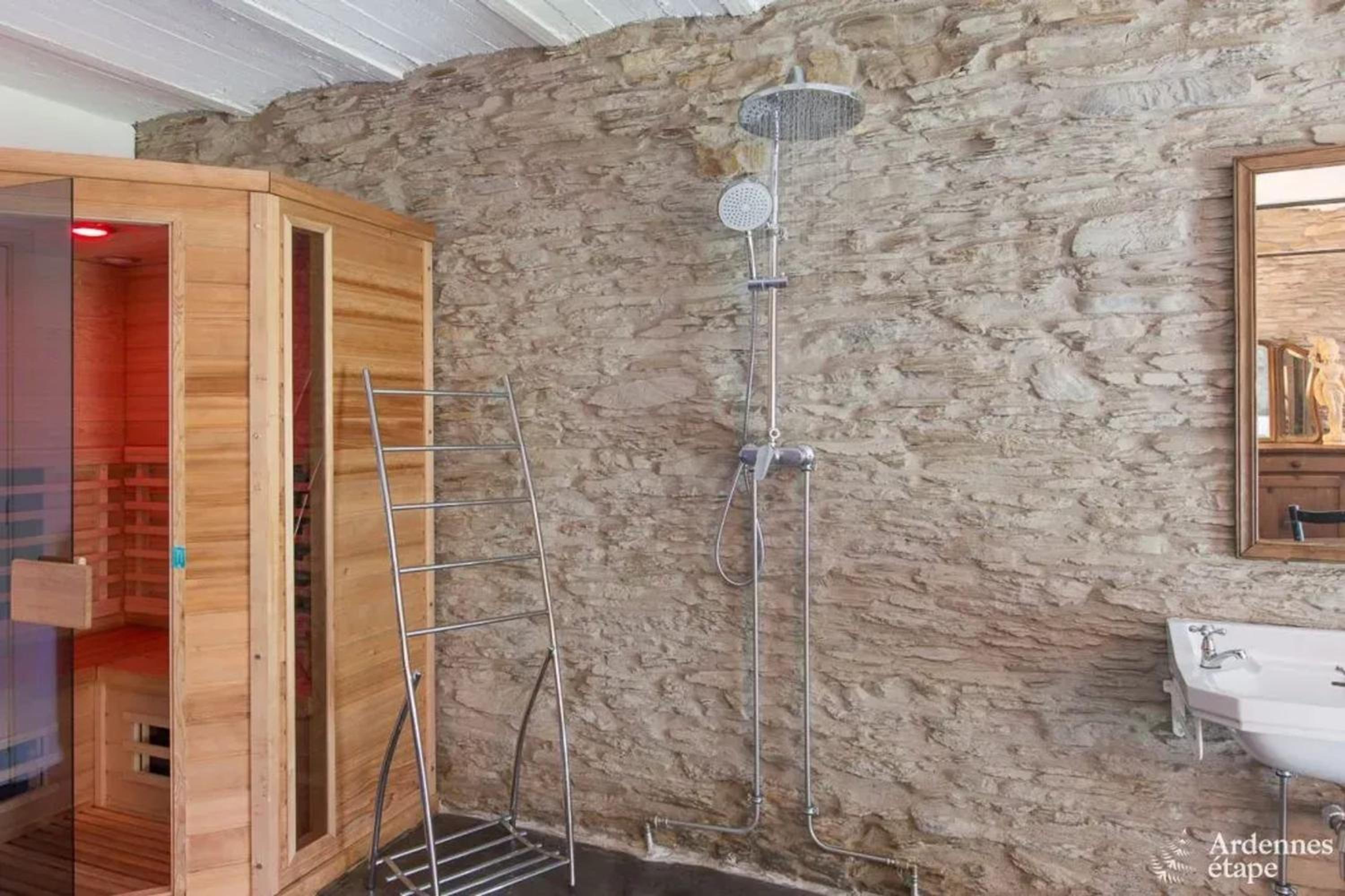 House with jacuzzi in Menufontaine, 180 m² for 8 people.