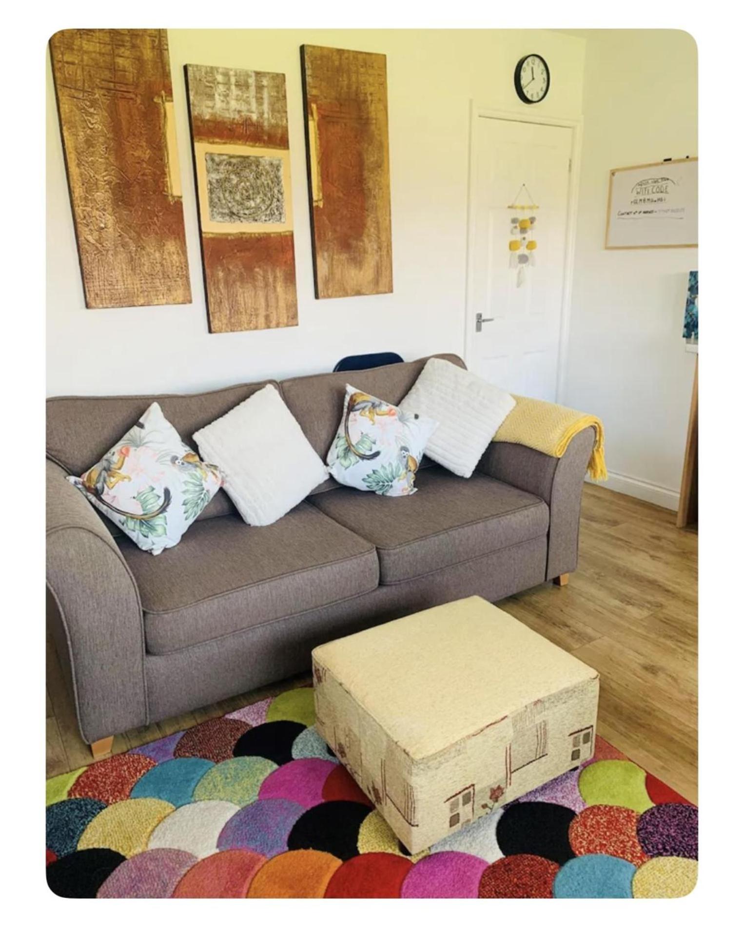 2 Bed Chalet Sleeps 6 - Pets Near Beach Parking view 5