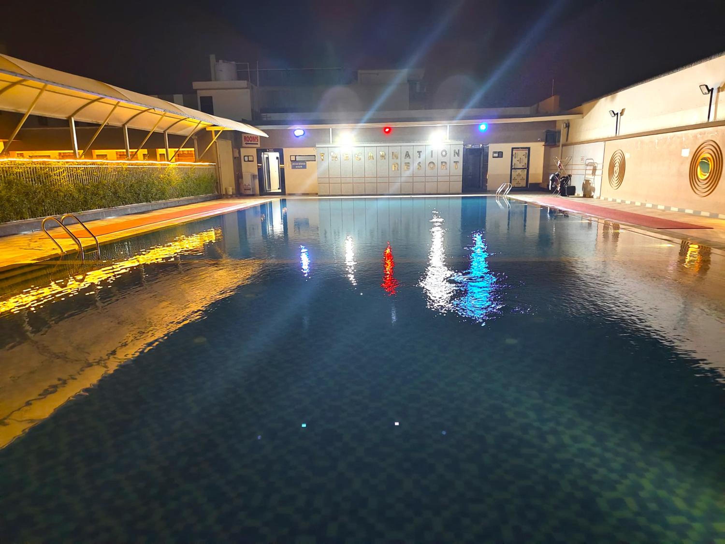 THE CARNATION HOTEL & Resort