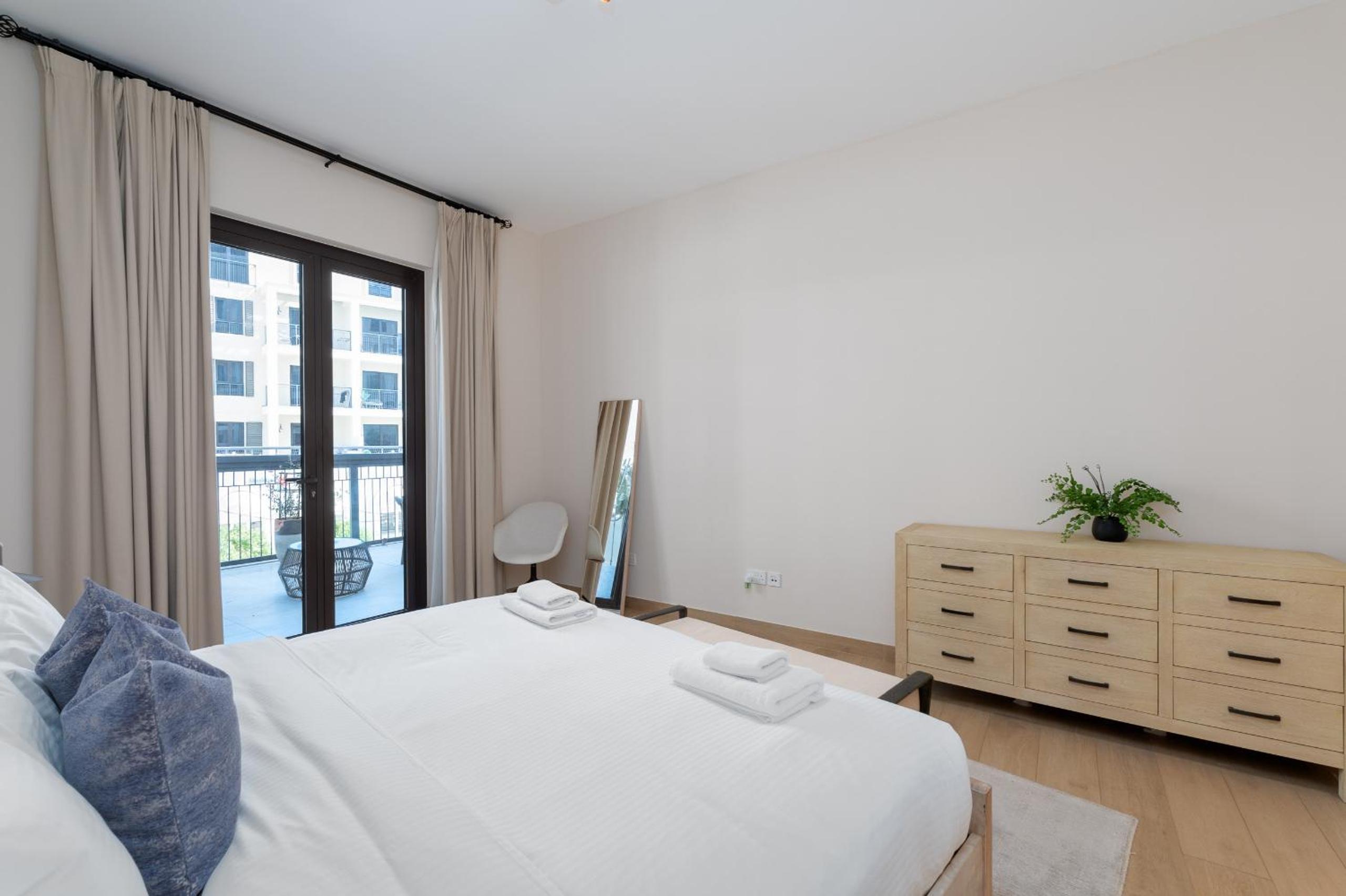La Cote, Port de La Mer, Jumeirah 1 - Mint Stay