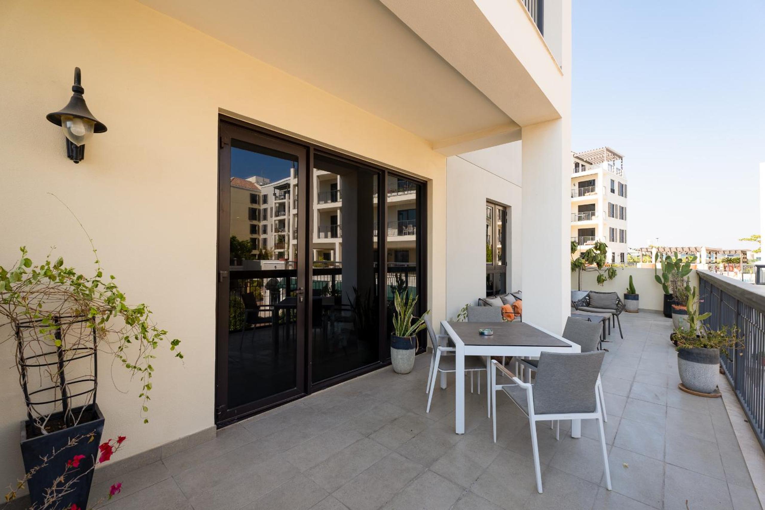 La Cote, Port de La Mer, Jumeirah 1 - Mint Stay