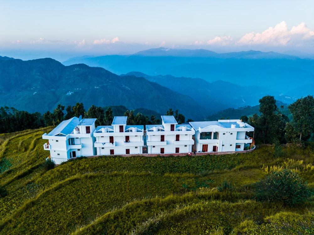 Maatidera Resort Kanatal The Boutique stay in the Lap of Himalayas view 3