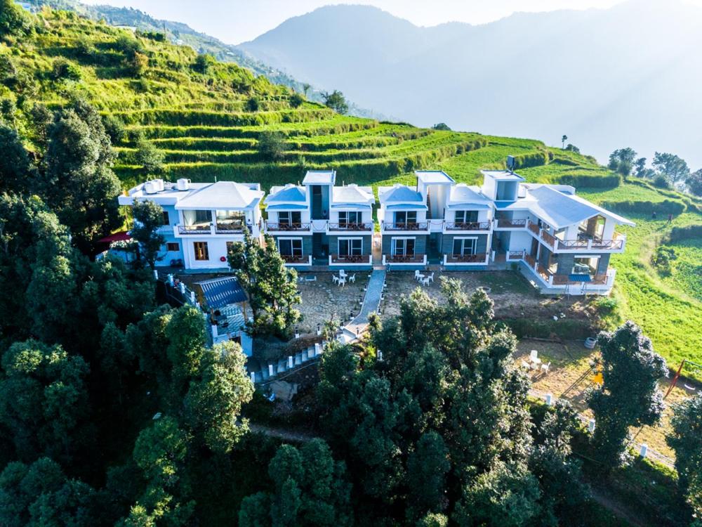 Maatidera Resort Kanatal The Boutique stay in the Lap of Himalayas view 2
