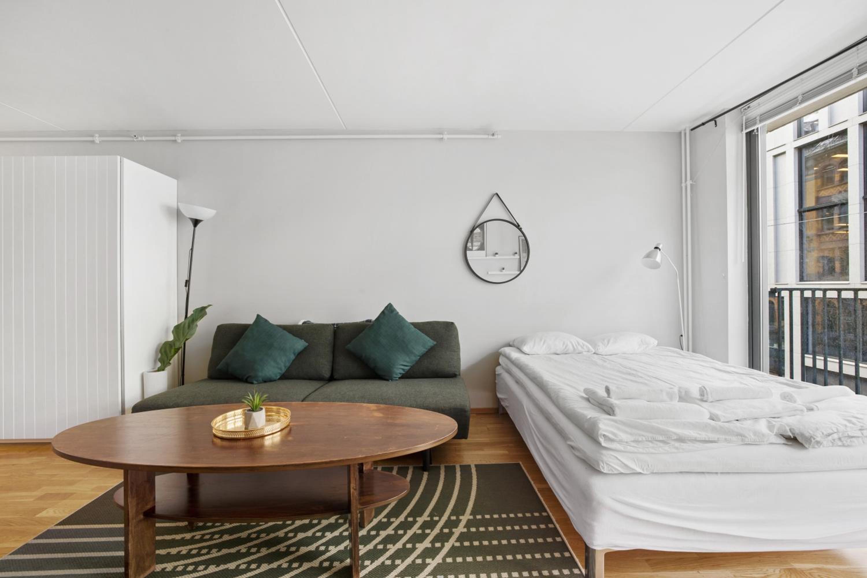 Super Central Studio near Train and Buss view 4