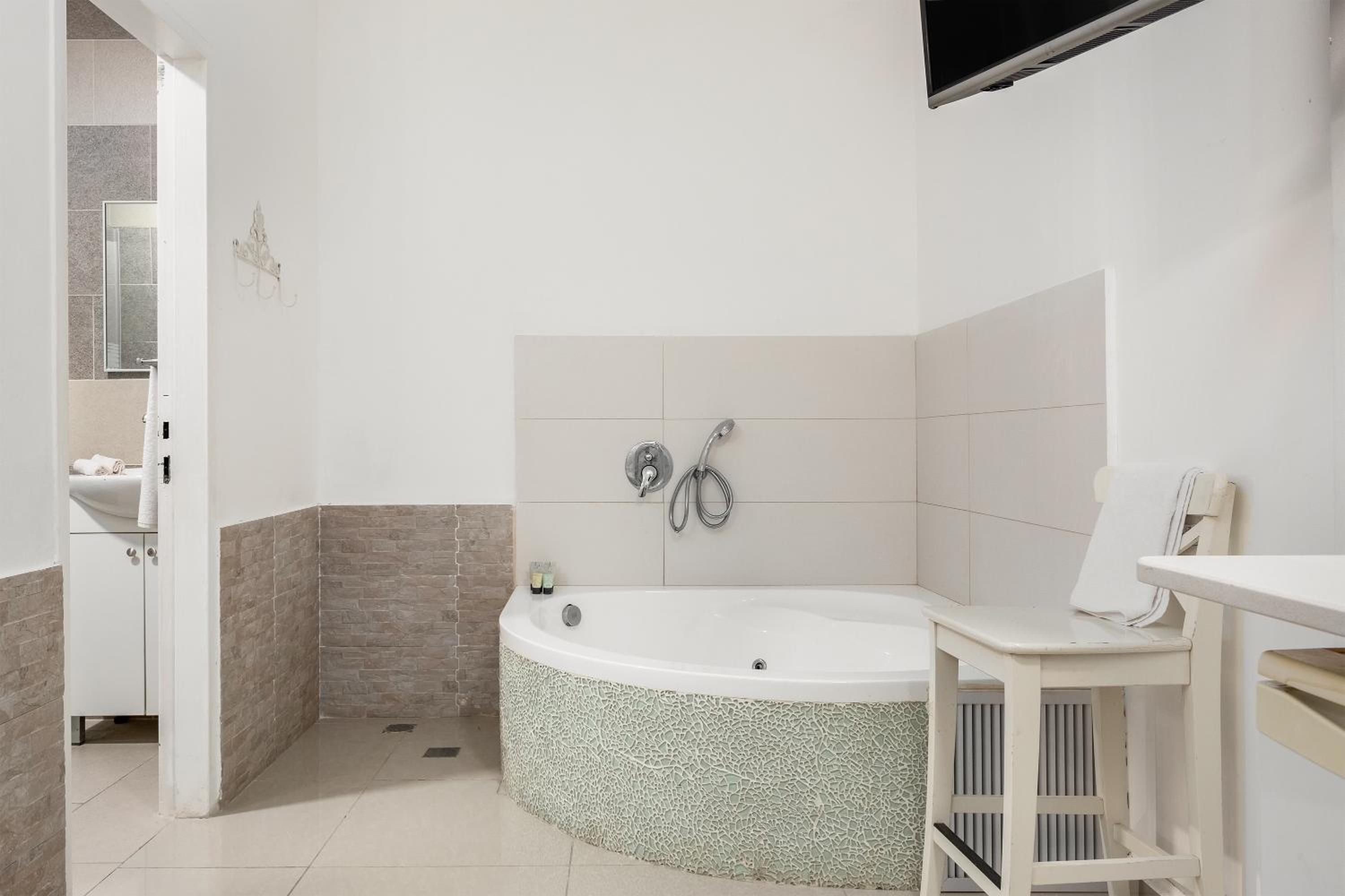 Hadas Spa Apartment Yavne'el by Sea N' Rent view 4