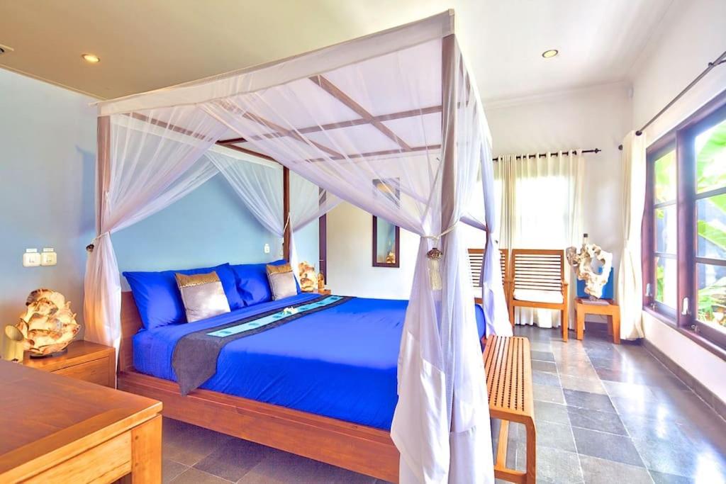 Beautiful Beach Villa Nujum with staff.