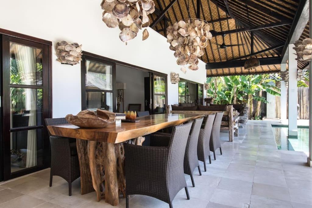 Beautiful Beach Villa Nujum with staff.