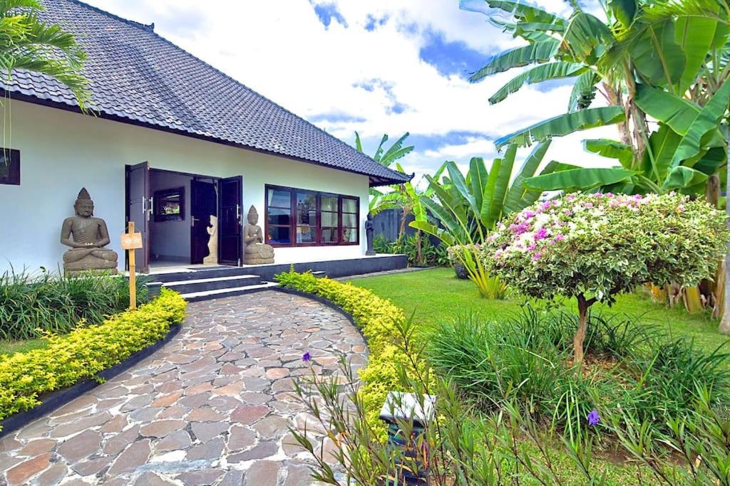 Beautiful Beach Villa Nujum with staff.