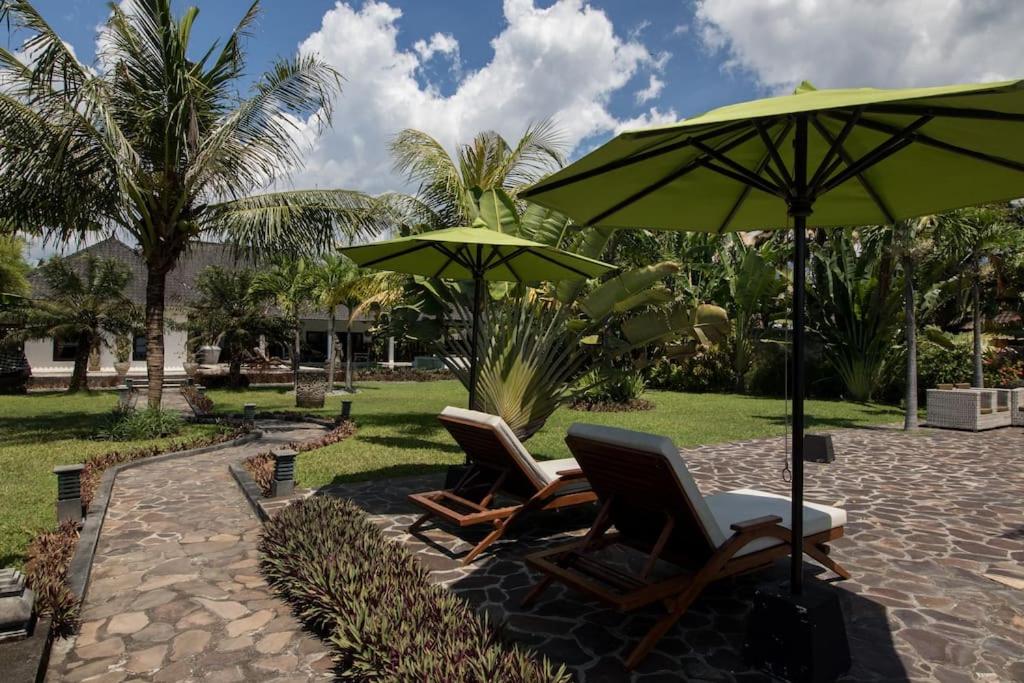 Beautiful Beach Villa Nujum with staff.