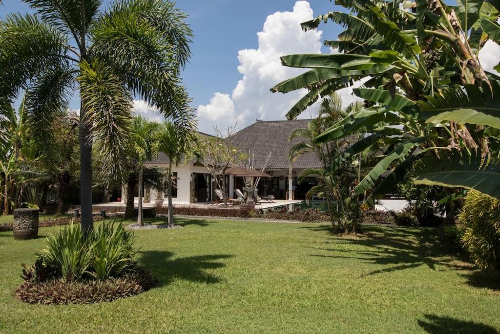 Beautiful Beach Villa Nujum with staff.