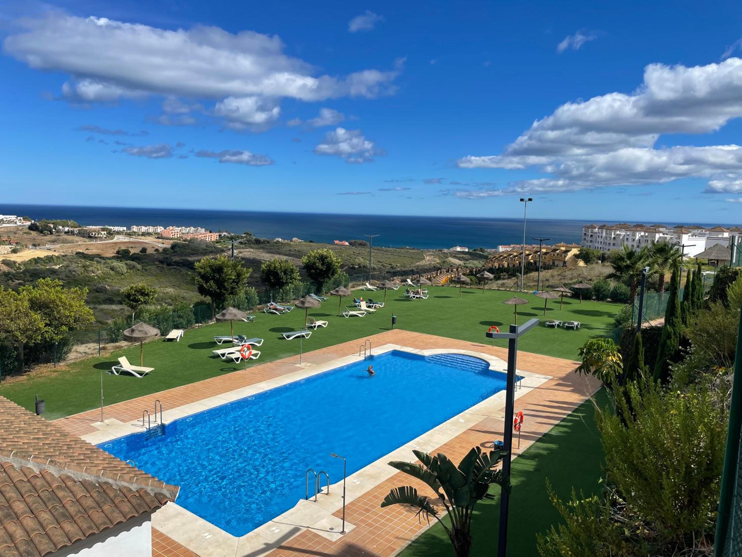 Precioso apartamento con vistas a mar y montaña en Manilva